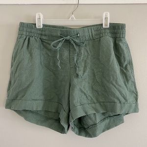 Green Mid-Rise Linen-Blend Shorts